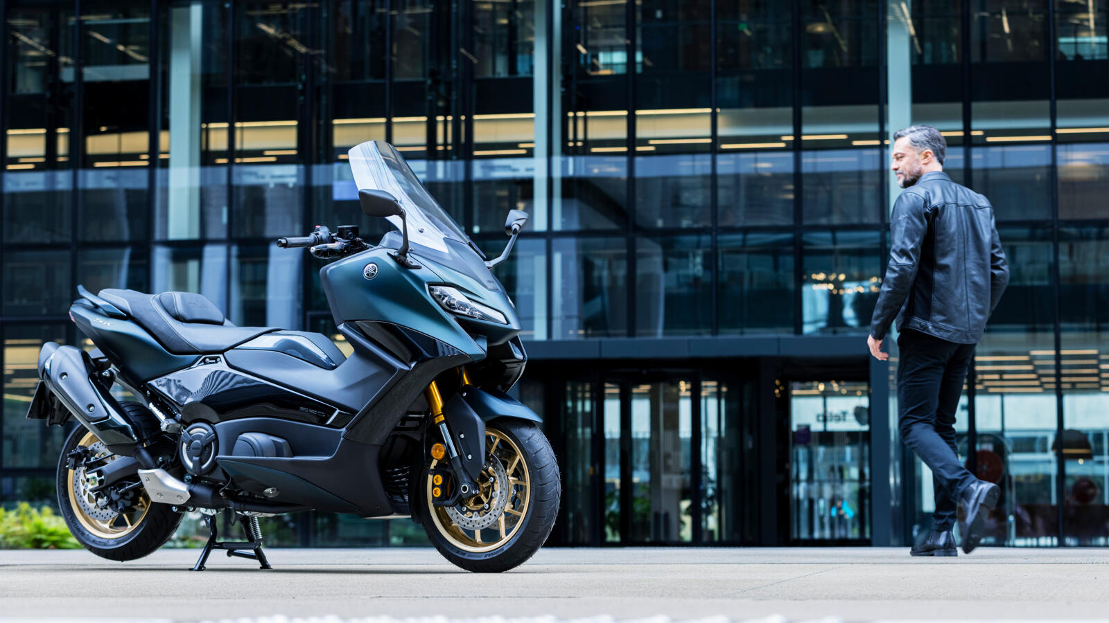 2022 Yamaha TMax 560 Tech Max in Malaysia, RM74,998 for CKD, Garmin  navigation by subscription 